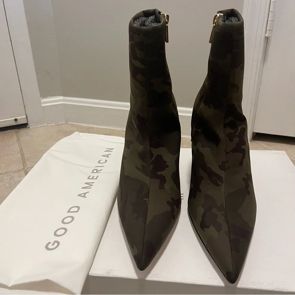 Good American High Kickstand Bootie Size 10.5 Camo Neoprene